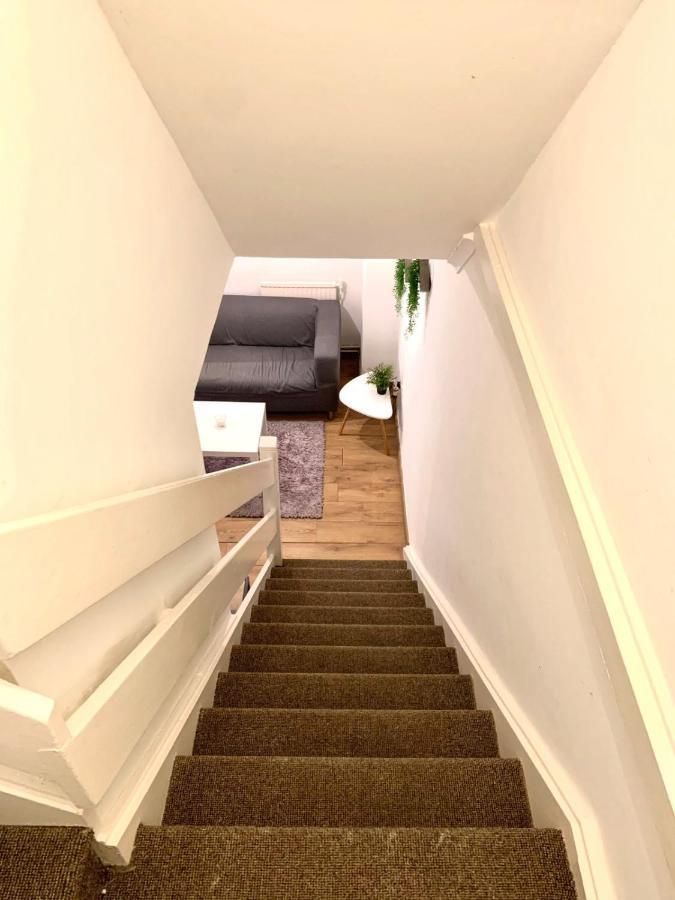 Private Bedrooms In A Flat! Home Away From Home! Shared Bathroom 런던 외부 사진
