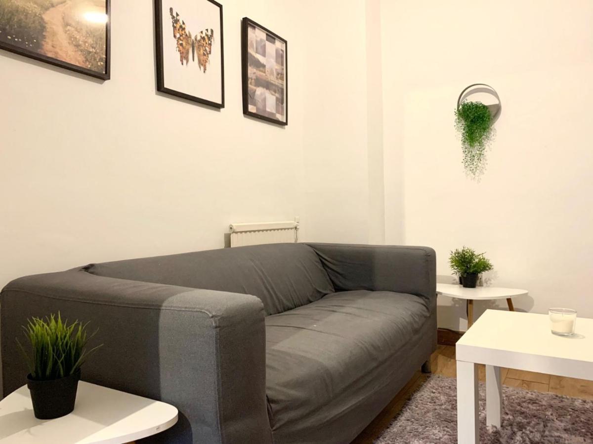 Private Bedrooms In A Flat! Home Away From Home! Shared Bathroom 런던 외부 사진